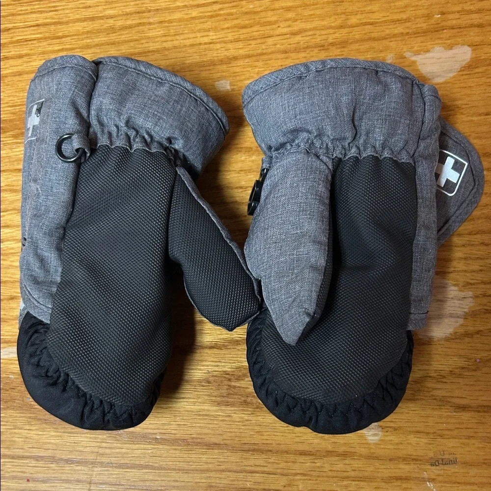Swiss Tech Kids Mittens in Gray and Black